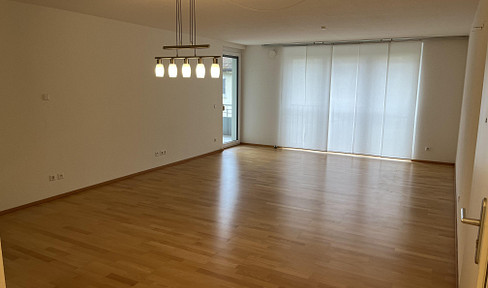 Exclusive and barrier-free 3-room apartment with fitted kitchen and modern interior in GD city center