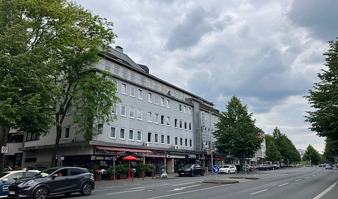 Neu Sanierte 4 Zimmer-Wohnung mit Dachterrasse in Top-Lage