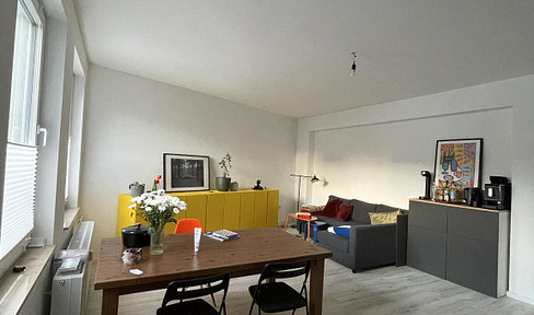 Neu Sanierte 4 Zimmer-Wohnung mit Dachterrasse in Top-Lage