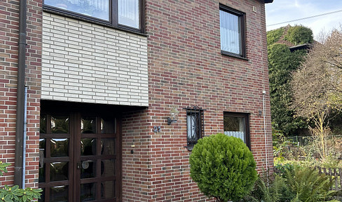 End terraced house with large plot