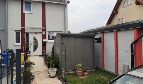 Schöne Doppelhaushälfte mit tollem Wintergarten in Toplage