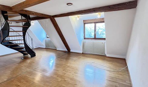 Helle, zentrale 2,5-Zimmer Maisonette-Wohnung mit Balkon, Garten, Garage
