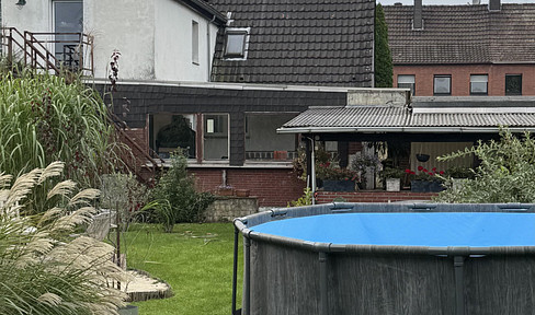 Semi-detached house in Moers-Scherpenberg with large garden
