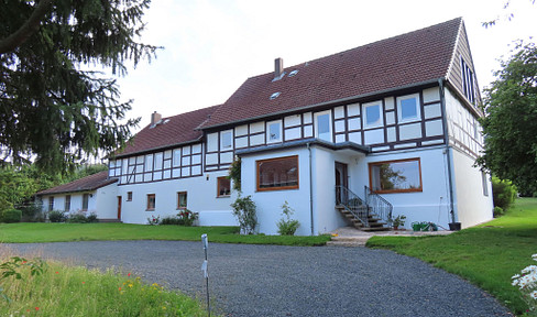 Saniertes Fachwerkhaus mit Außenpool