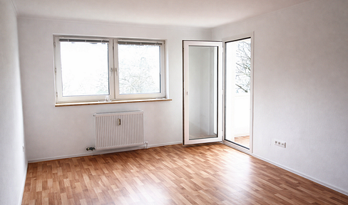 Commission-free: Quiet 3-room apartment with loggia overlooking greenery