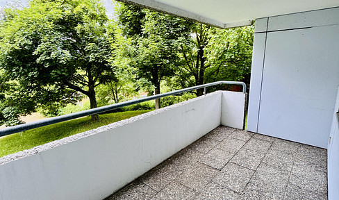 Top 1-room apartment with EBK & parking space!