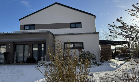 Modern, high-quality detached house (built in 2020) with PV system and large plot in a quiet natural location