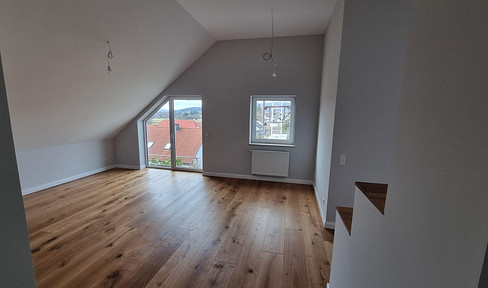 Erstbezug 3,5-Zimmer Dachgeschosswohnung mit wunderschöner Aussicht