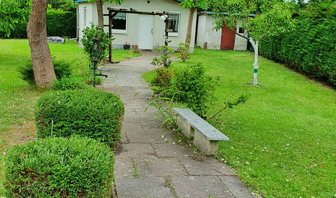 Garden with a weekend house on the Havel Lake.