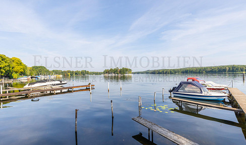 Free of commission! Buildable with small MFH, DH, villa! Building plot in top location close to the water!