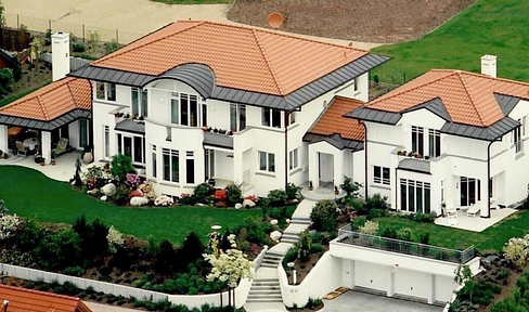 Exclusive villa with two independent wings - classic style meets modern architecture