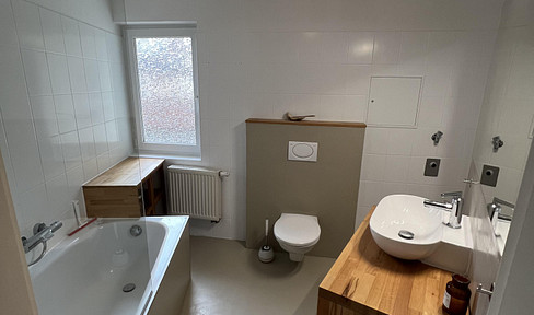 Schöne 2-Zimmerwohnung in Stuttgart Obertürkheim *WG tauglich* (5 Mins von S-Bahn)