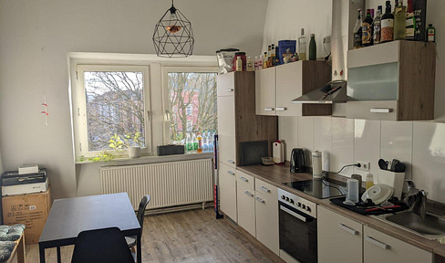 Beautiful renovated apartment - quiet & centrally located: 2 room apartment with fitted kitchen