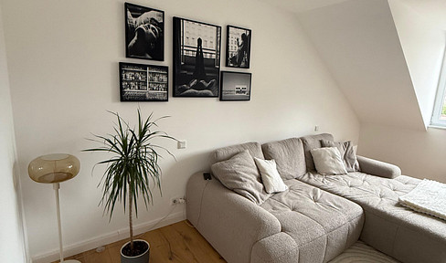 Klimatisierte & helle DG-Wohnung in kernsaniertem Altbau sucht Nachmieter
