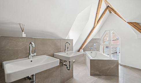 Beautiful apartment in Radolfzell - Completely renovated attic apartment - Parking space included, lake view.