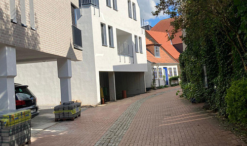 Request stop // Centrally located 3-room apartment on the ground floor with terrace / new build