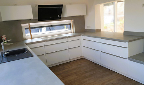 Terrace apartment with fireplace, kitchen, 2 parking spaces, building service incl.