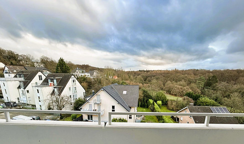 Attractive, bright 2-room apartment with fitted kitchen, balcony and parking space