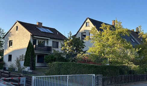 House in Markt Erlbach with balcony, garden, terrace, fitted kitchen, parking space, no realtor fees.