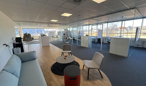 Ready-to-occupy office space with glass offices, lounge & top connection - furnished possible