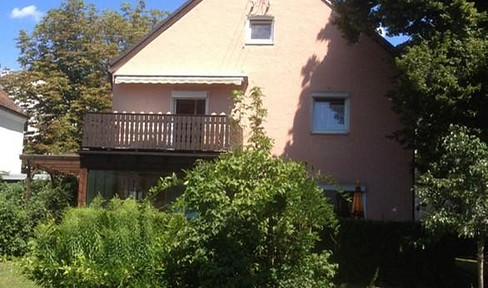 Location, location, location - existing house on a spacious plot in Munich-Mittersendling