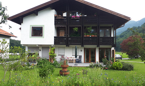 Live where others go on vacation, renovated 2 room ground floor apartment