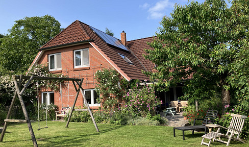 Spacious 1-2 family house in a beautiful location on the Schwarzen Berg