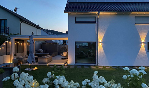 Modernes, schönes Einfamilienhaus, mit Blick ins Grüne in Weil der Stadt