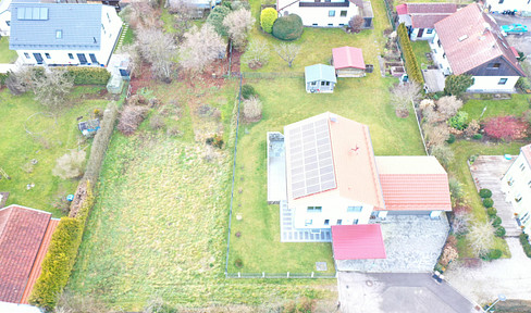 Beautiful sunny building plot in absolutely quiet location