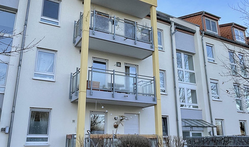 Free of commission! Bright 3-room apartment with loggia and underground parking space