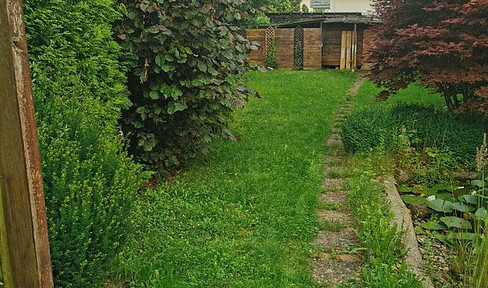 Großes Baugrundstück für MFH oder zwei EFH zu verkaufen