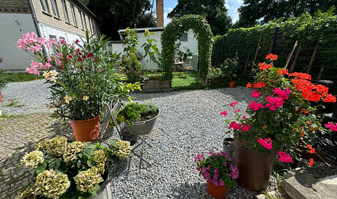 Furnished 4-Room-Apartment/Furnished 4-Room Apartment with Terrace