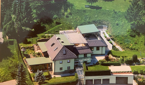 Exklusives Anwesen mit einzigartiger Aussicht, eingebettet in einem parkähnlichen Waldgrundstück