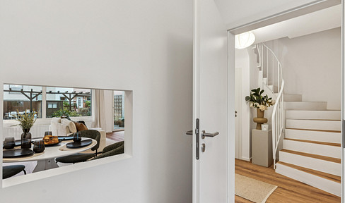 Ready-to-move-in renovated mid-terrace house with 6 rooms and garage in Seelze