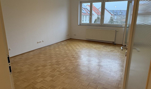 Charming 2-room apartment with heated conservatory in a quiet location