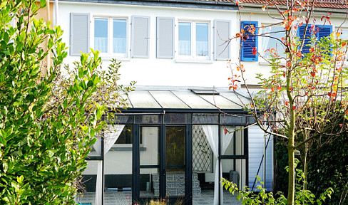 Beautifully renovated property, detached house approx. 100m², 4 rooms, commission-free, ready to live in with garden