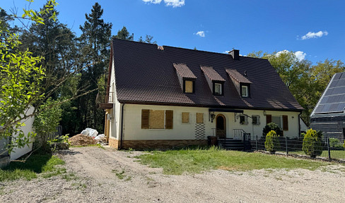 Property with semi-detached house in need of renovation incl. large garden and woodland plot