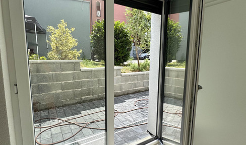Modern 2.5-room first-time occupancy with sunny terrace