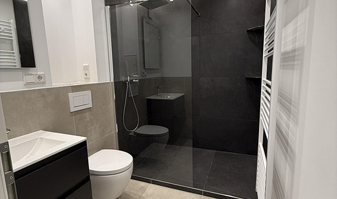 Erstbezug nach Sanierung: 3-Zi.-Wohnung mit Balkon in Steinbach