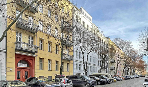Rare opportunity - completely renovated apartment on Zionskirchplatz, ready to move into
