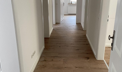 Refurbished 4-room apartment with 108 m² on the 1st floor - additional ground floor apartment available in the building