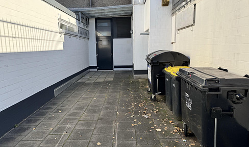 Commercial space on the first floor with storage cellar (commission-free)