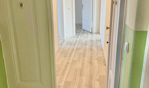 Westend area: Beautiful, completely renovated 2-room apartment with balcony.