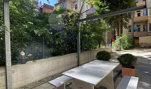 Komplett möblierte 2 Zi Whg. (nur für 1 Person) mit Gartenterrasse in der Innenstadt (Kulturdenkmal)