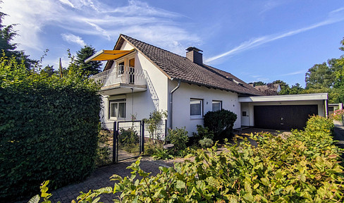 Detached house in quiet prime location with large garden