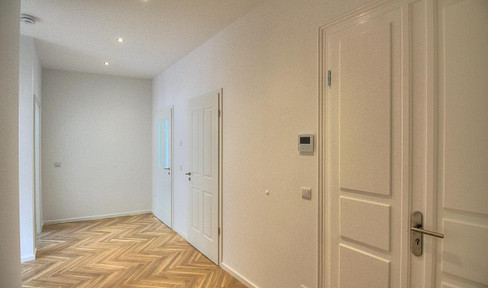 Core-renovated 3-room apartment with large balcony for rent