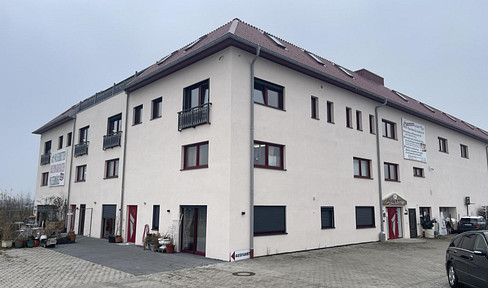 Exklusive Ausstellungsfläche direkt an der Autobahn zu Vermieten