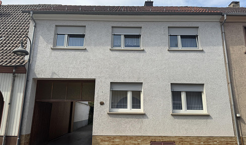 Charming detached house with versatile barn and historic flair in Philippsburg!