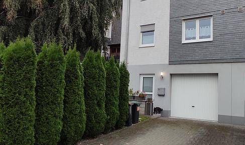 "PROVISION-FREE" end terraced house 157m², 470m² south-facing garden, photovoltaic & garage