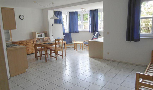 Very nice FURNISHED 1 room apartment with fitted kitchen and parking space in WÜ-Frauenland (next to the UNI)